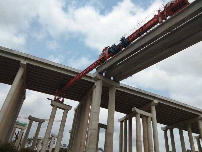 西藏昌都步履式架桥机厂家 步履式架桥机与运梁车的协同作业机制及实践应用