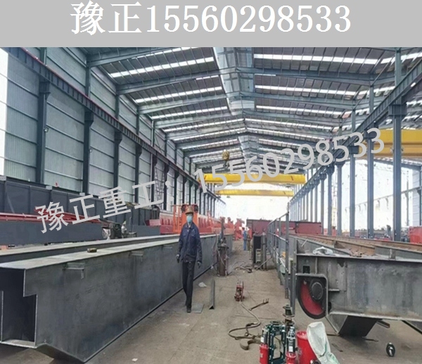 双梁起重机加工实景